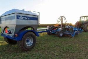 Farmet - Short Disc in field pulling Vortek 110
